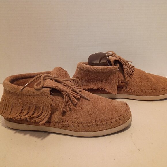 NWT MINNETONKA Classic Tan Suede Fringed Moccasins Women's Sz 6 - Picture 3 of 11